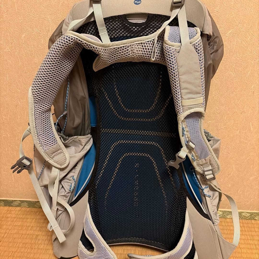 Osprey Levity 60M Ultralight Backpack, M Size, Lightweight Hiking Pack 4