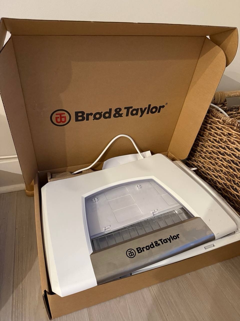 Brod & Taylor Countertop Proofer Electric White with Clear Lid gallery