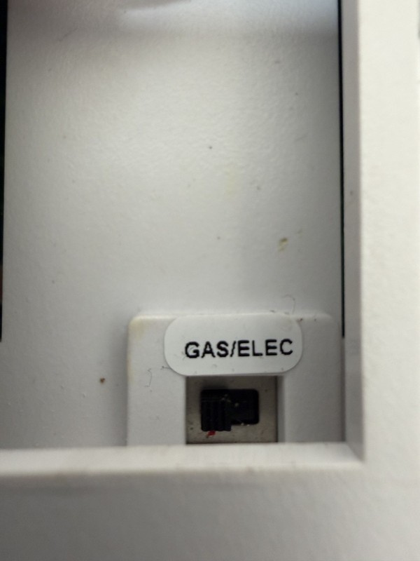 PRO1 T701 White Non-Programmable Battery Operated Thermostat USED gallery
