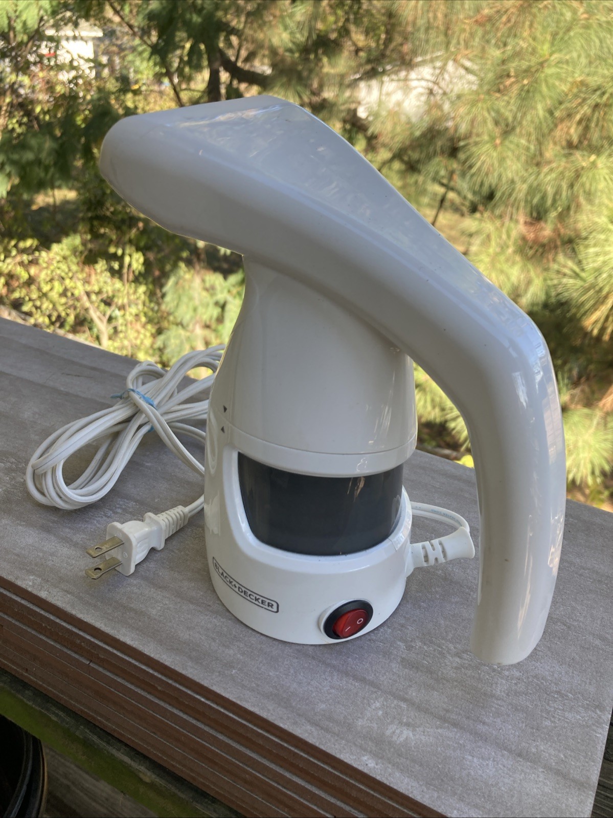 Black & Decker Easy Garment Steamer Powerful Quick Heat Up Easy Fill Water White gallery