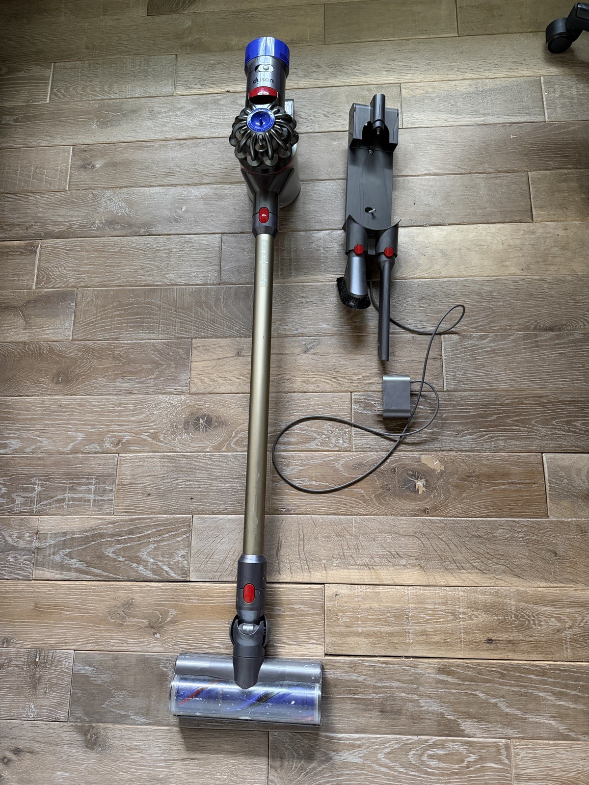 Dyson V8 Animal Cordless Vacuum Cleaner Stick For Parts gallery