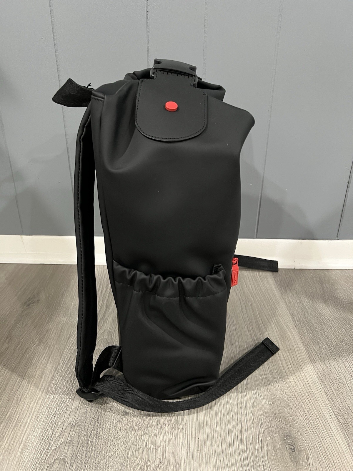 HUNTER Top Clip Backpack Smooth Black with Red Zipper 5