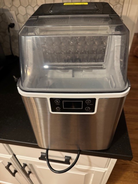 Insignia 44 Lb Portable Clear Ice Maker Auto Shut-off Stainless steel NS-IMC44S3 gallery