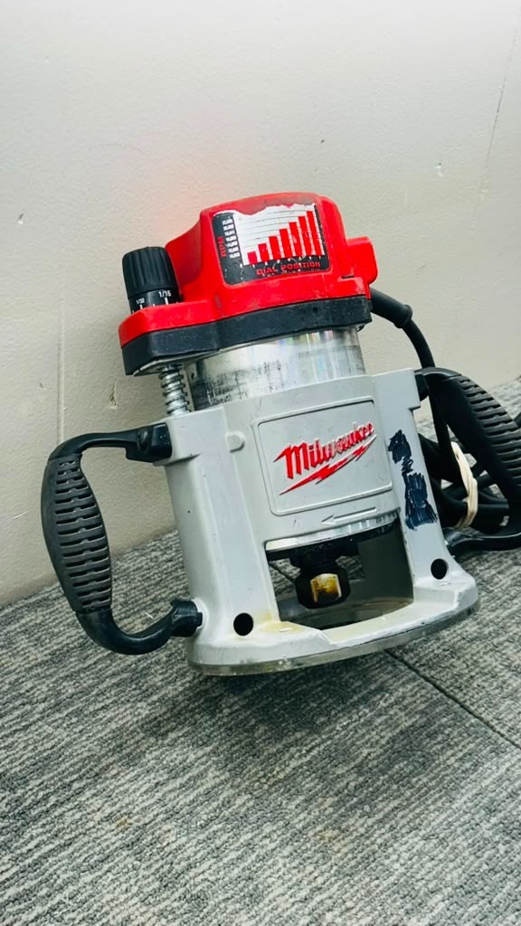 Milwaukee 5625-20 3.5HP Fixed Base Production Router 15A Variable Speed -80835 gallery