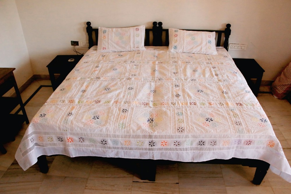 Handcrafted Appliqué Work Bedsheet Set – (90×108")