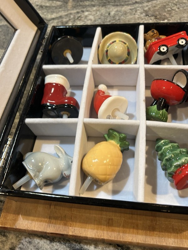 Nora Fleming Mini Set With 9 Pieces And Display Box gallery