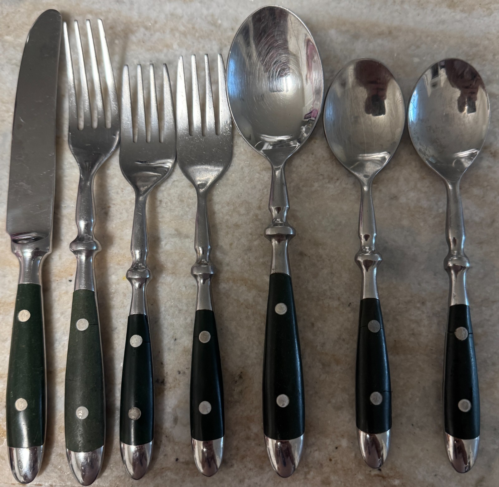 Bistro-Green by Hampton Silversmiths stainless Green 2 Rivets, Ball Handle 7pc gallery