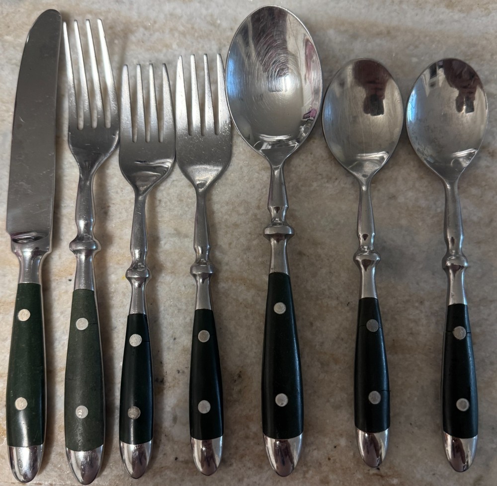 Bistro-Green by Hampton Silversmiths stainless Green 2 Rivets, Ball Handle 7pc