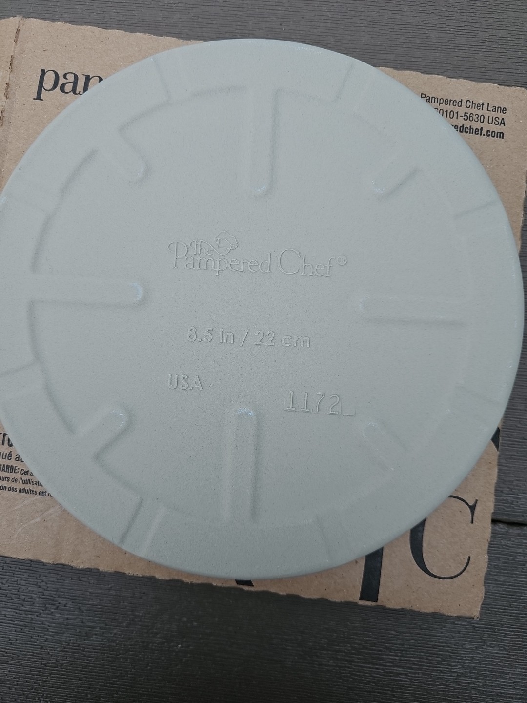 NEW IN BOX Pampered Chef # 1387 Pizza Stone Personal Size Stone Round Stoneware gallery
