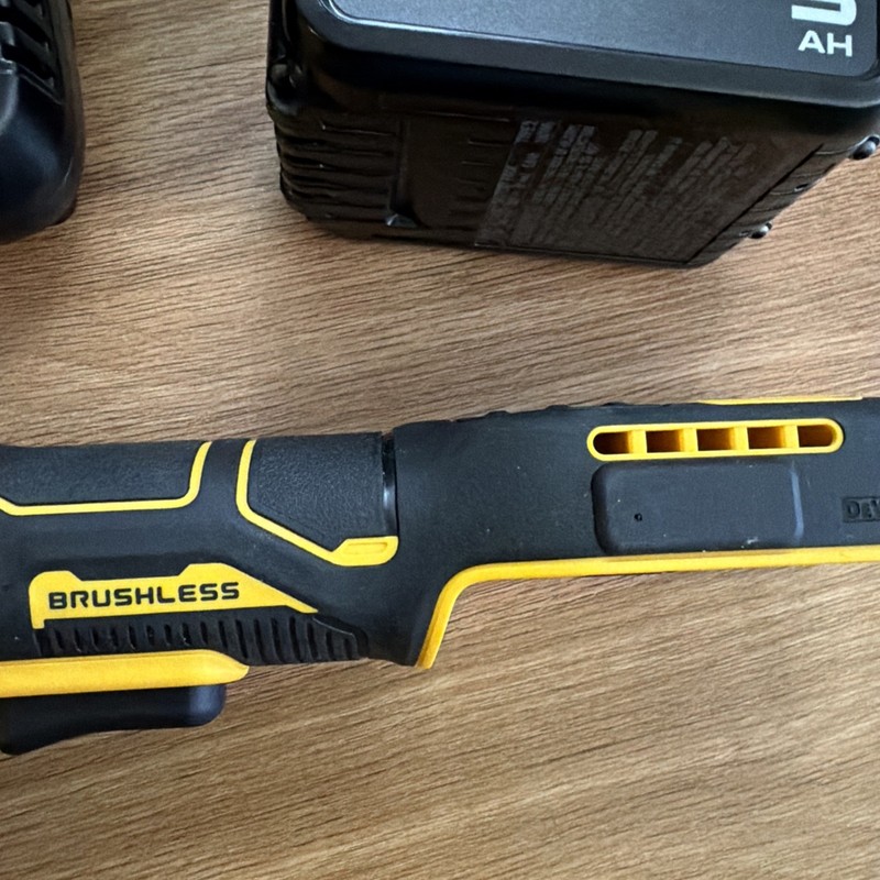 DEWALT DCF512 ATOMIC 20V MAX 1/2” Drive Ratchet, 5.0 Battery & Charger Open Box gallery