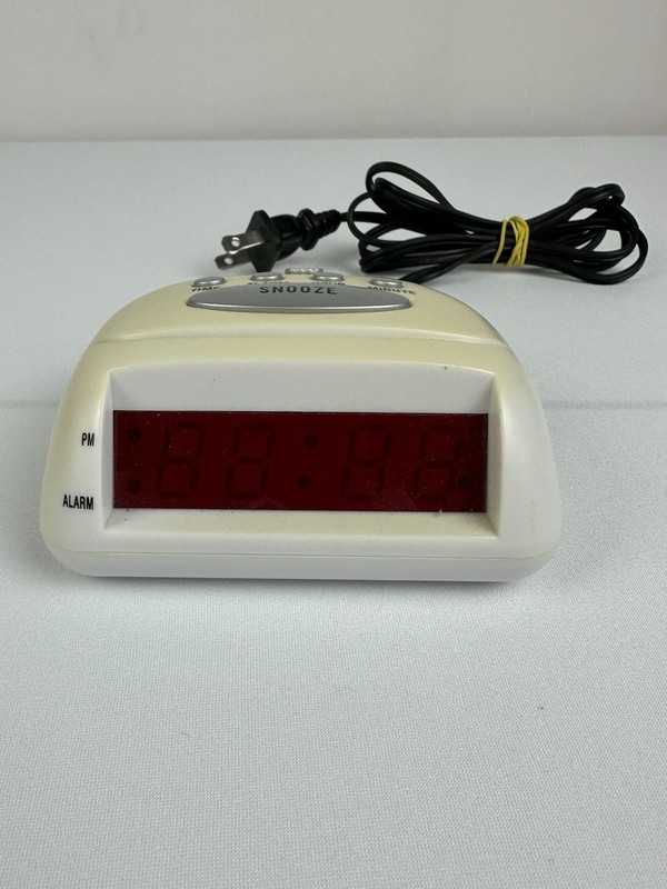 Advance Alarm Clock Model 3139 with Battery Backup 9v - AC120v/60hz 5-Watts gallery