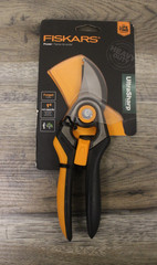 Fiskars 9278 Forged Ultra Sharp 1″ Pruner
