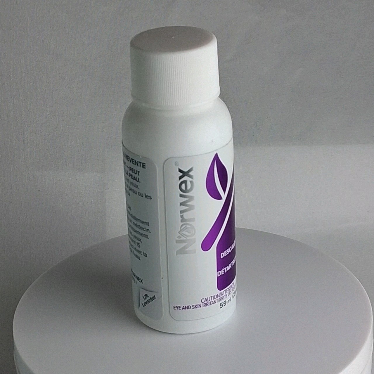NEW Norwex Descaler 2oz Sample Size Travel Friendly Hard Water Stain Remover gallery