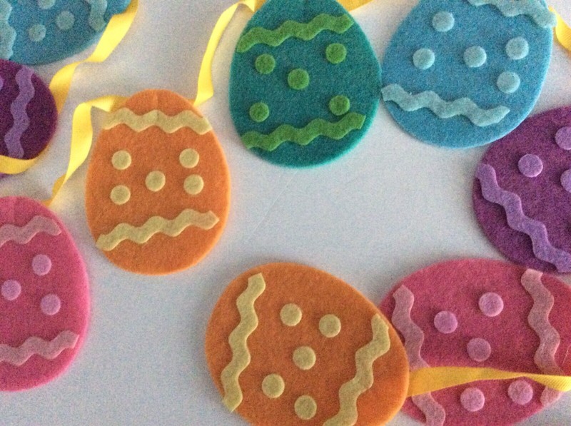 64”(1.6M) Long Multi-Coloured Felt Egg Banner Garland Celebrae Rejoice Easter gallery