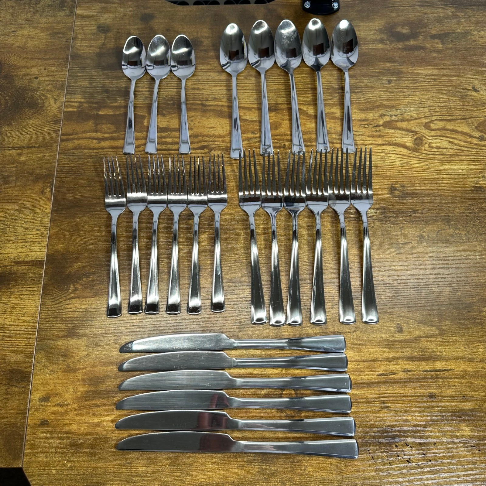 Oneida Stainless Flatware Set 26 Piece Tapered Handle Glossy Silver 89-223 gallery