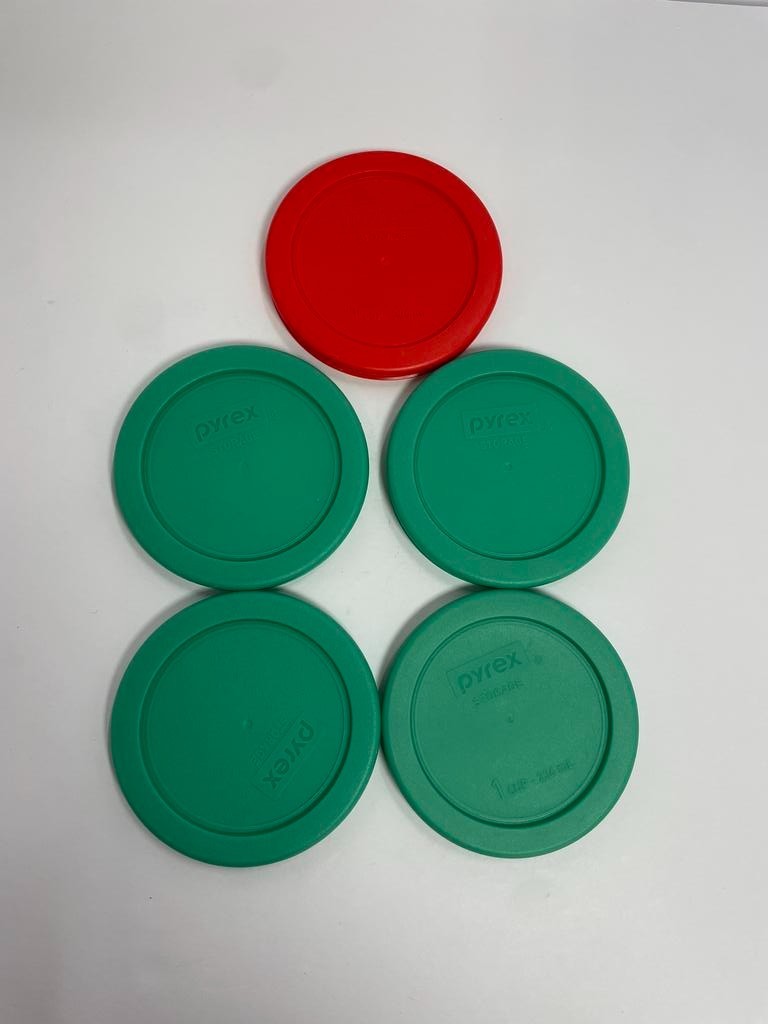 Lot of 5 Pyrex 1 Cup 236 mL Replacement Lids Storage Covers - 4 Green 1 Red gallery
