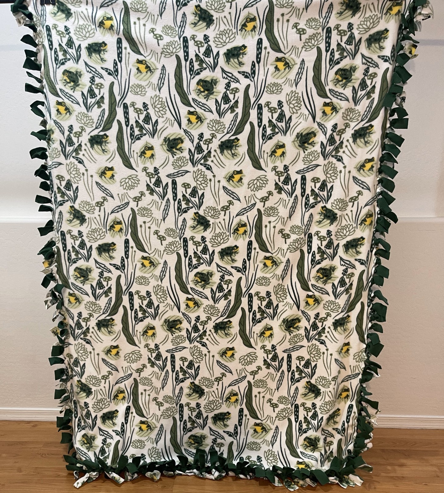 Blanket Green Frog Double-Sided/Reversible Fleece #21 (46in W X 65in L) gallery