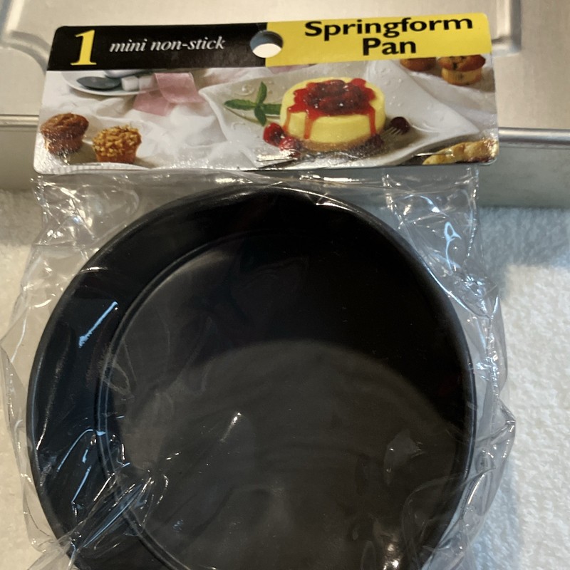 Wilton Magic Line Performance Pans gallery