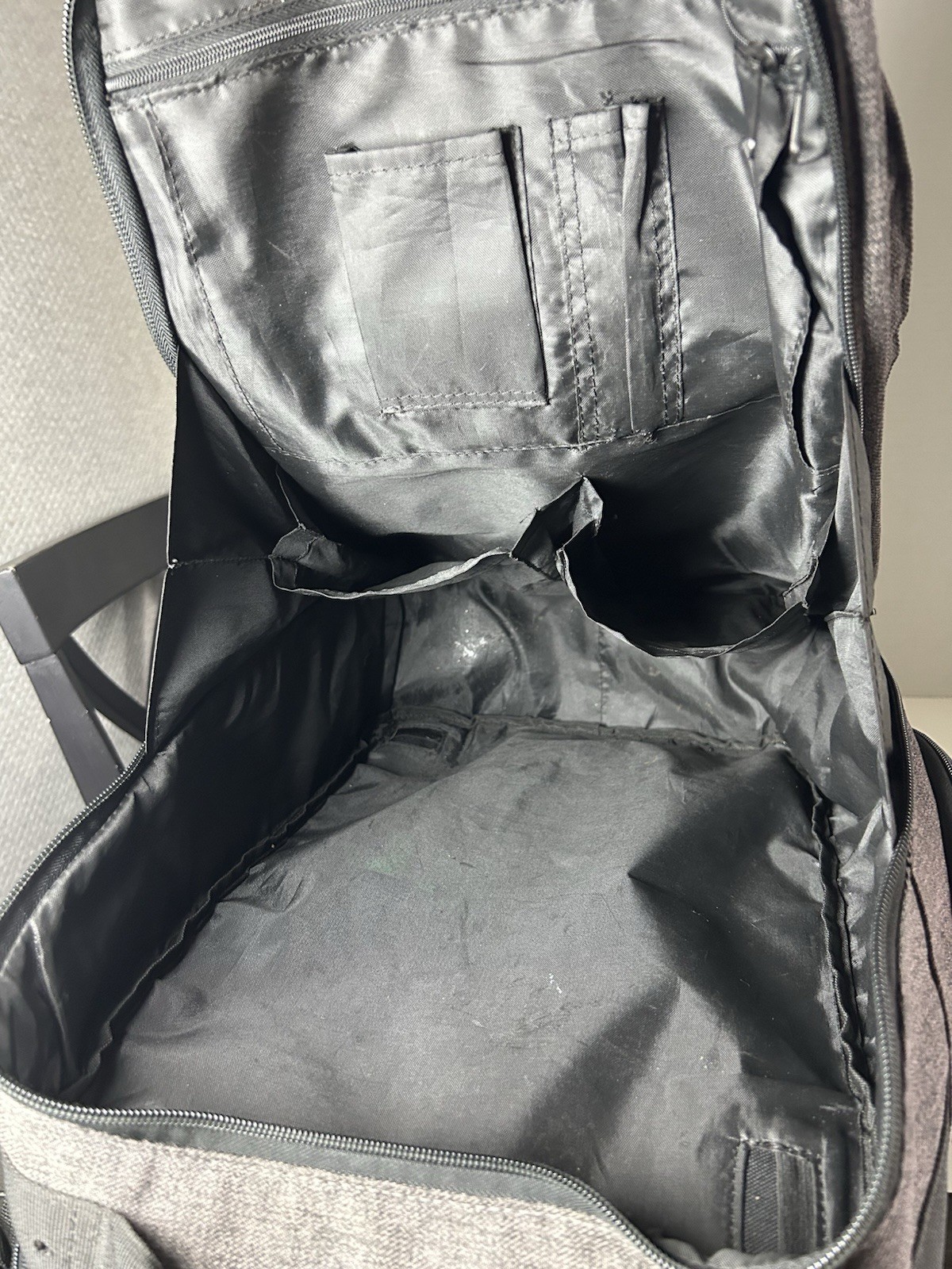 Tylt Laptop Gray Black Backpack Pre Owned Fast Shipping 4
