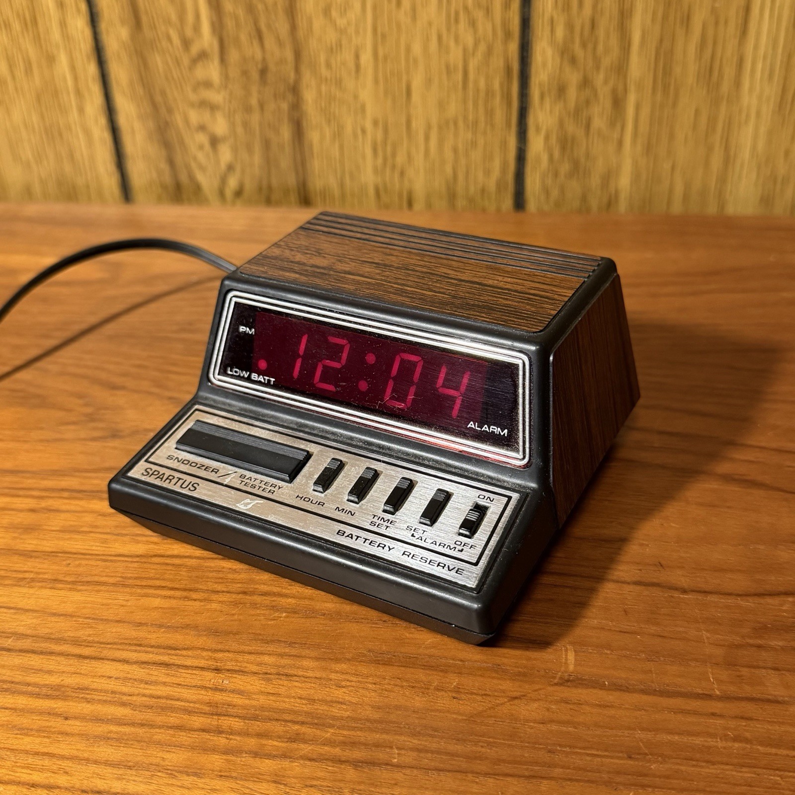 Vintage Spartus Neptune 1104 Digital LED Alarm Clock Walnut Battery Backup Retro gallery