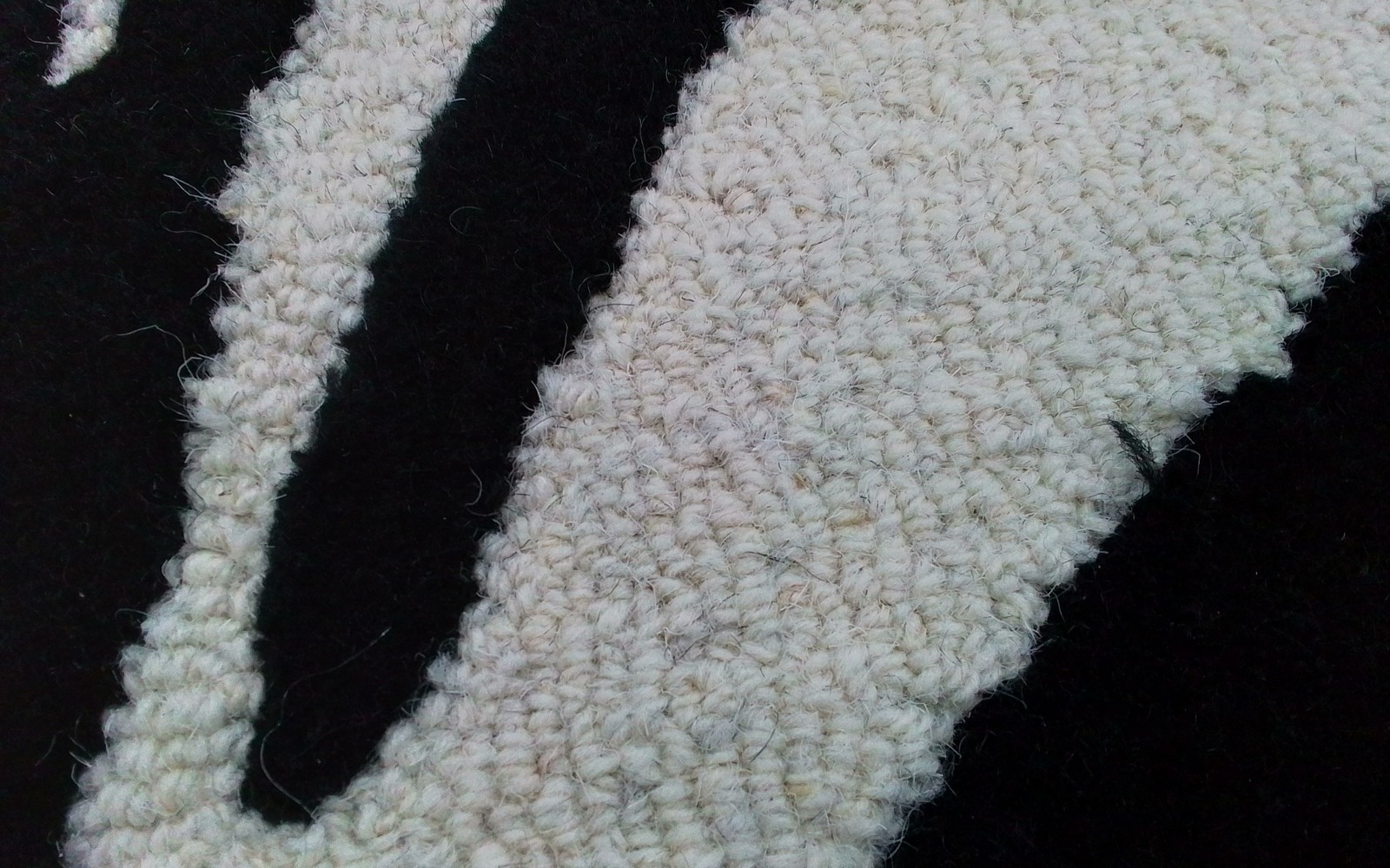 IVORY / BLACK 2'-6" x 8'-0" Back Stain Rug, Reduced Price 3172810766 CAM709Q-28 gallery