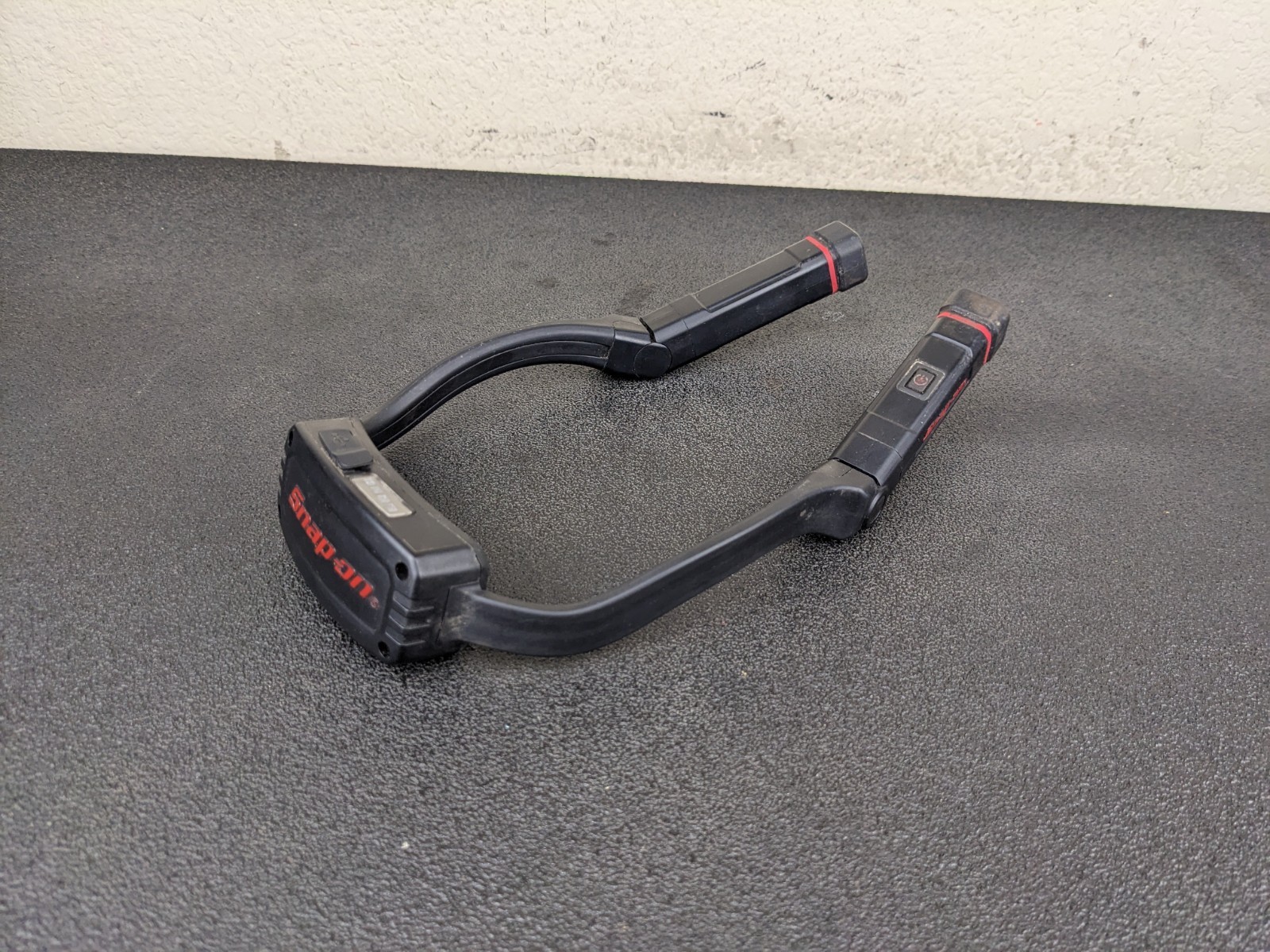 #bo840 Snap On Tools ECGDC038 Hands Free 250 Lumen Neck Light Rechargeable gallery