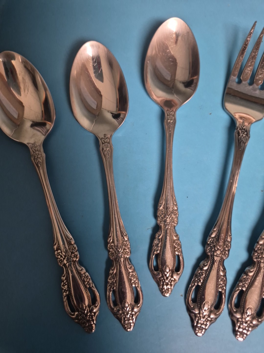 Oneida Raphael 3 Teaspoons 2 Salad Forks 3 Dinner Forks gallery