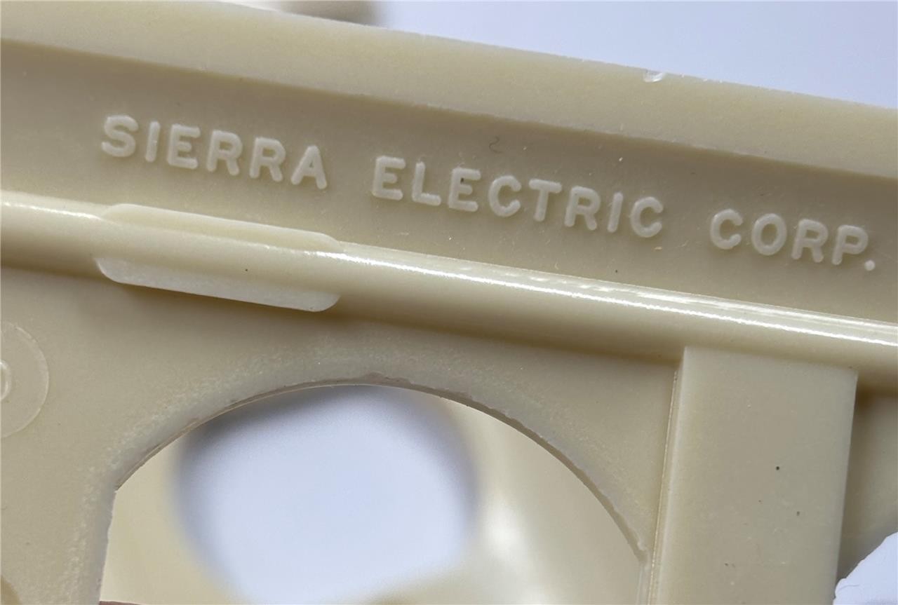 Mid Century SIERRA SwitchPlate Outlet Cover LOT 16 Ribbed Bakelite Ivory vintage gallery