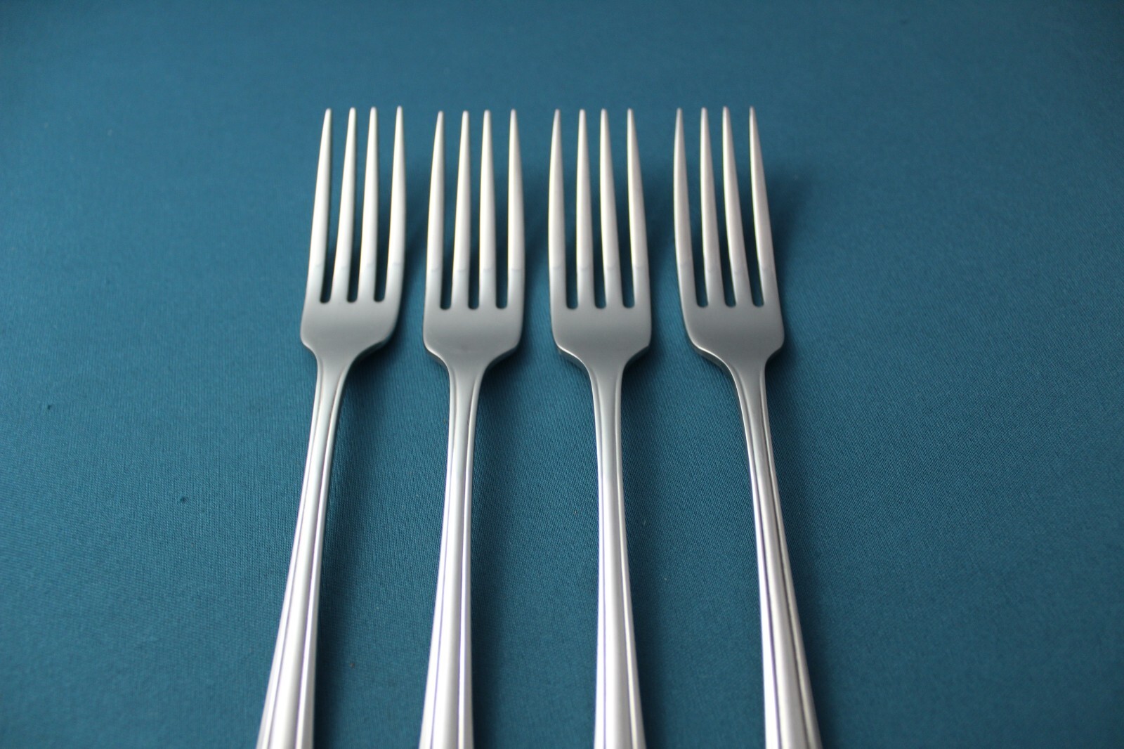 Oneida Community CLARETTE Dinner Forks (Set of 4) Stainless 7 3/4" gallery
