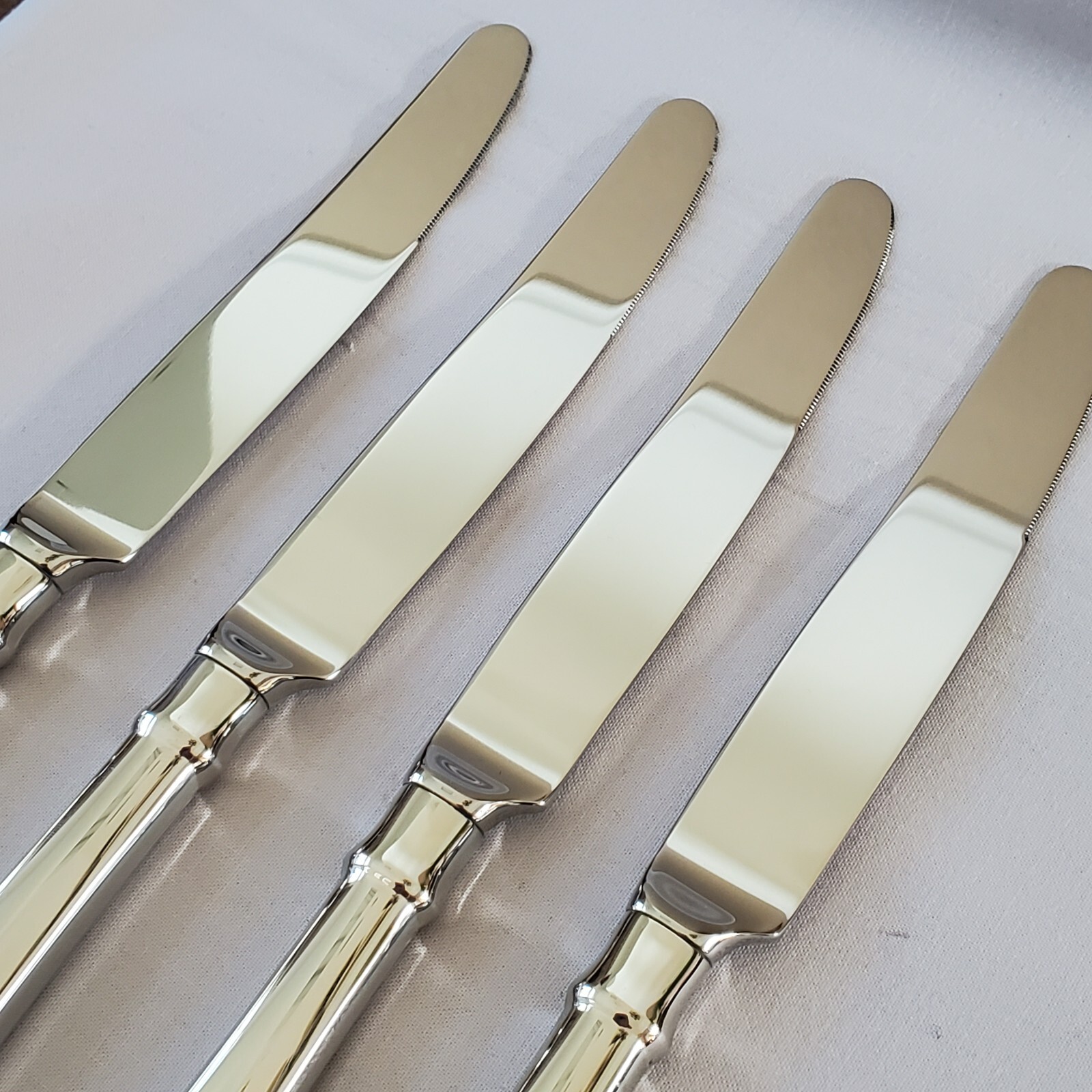 MINT Oneida Cube GOLDEN JUILLIARD 4 Dinner Knives Stainless 9 1/2'' Gold Accent gallery