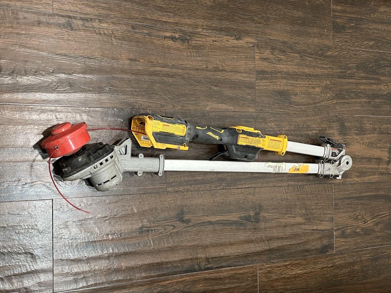 DeWalt 14" 20V Brushless Folding String Trimmer DCST922B (Parts/Repair Only) gallery