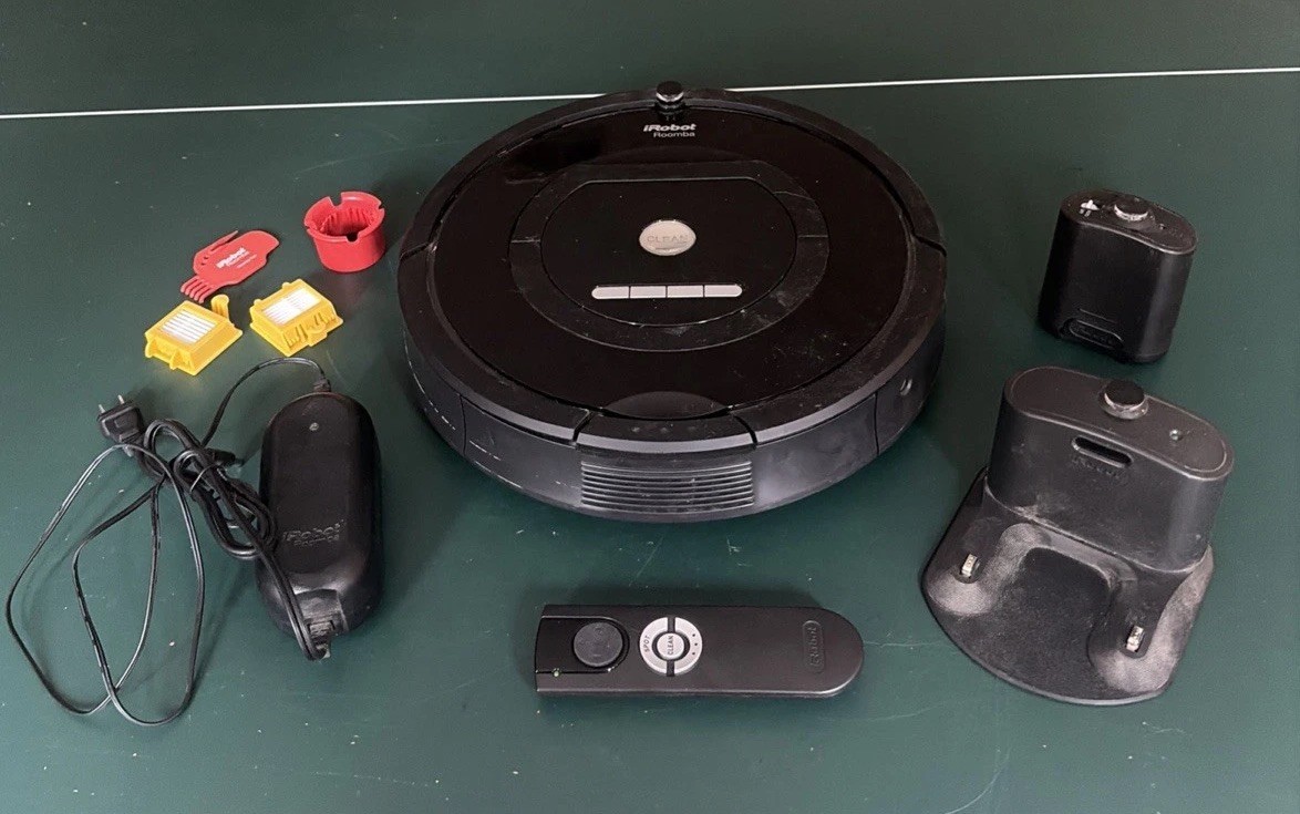 iRobot Roomba 770 Robotic Vacuum w Dock Charger Remote Wall Filters More *READ* gallery