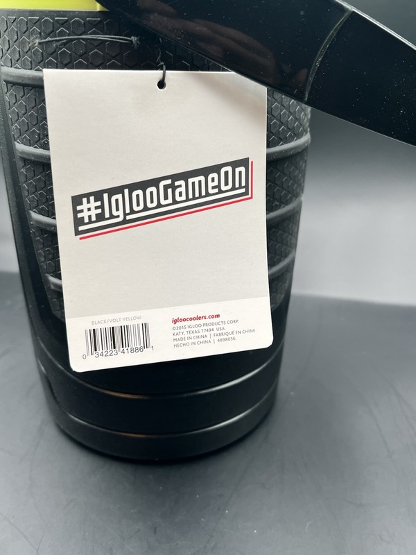 Igloo Performance 1/2 Gallon or 2 Quart Beverage Cooler - New With Tags! gallery