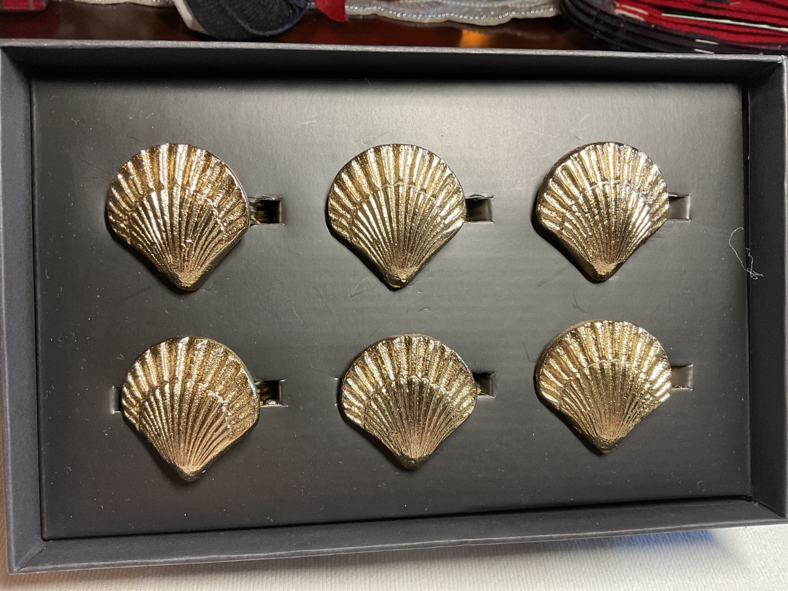 COASTAL COLLECTION SHELL NAPKIN RINGS (6) GOLD TONE METAL NIB gallery