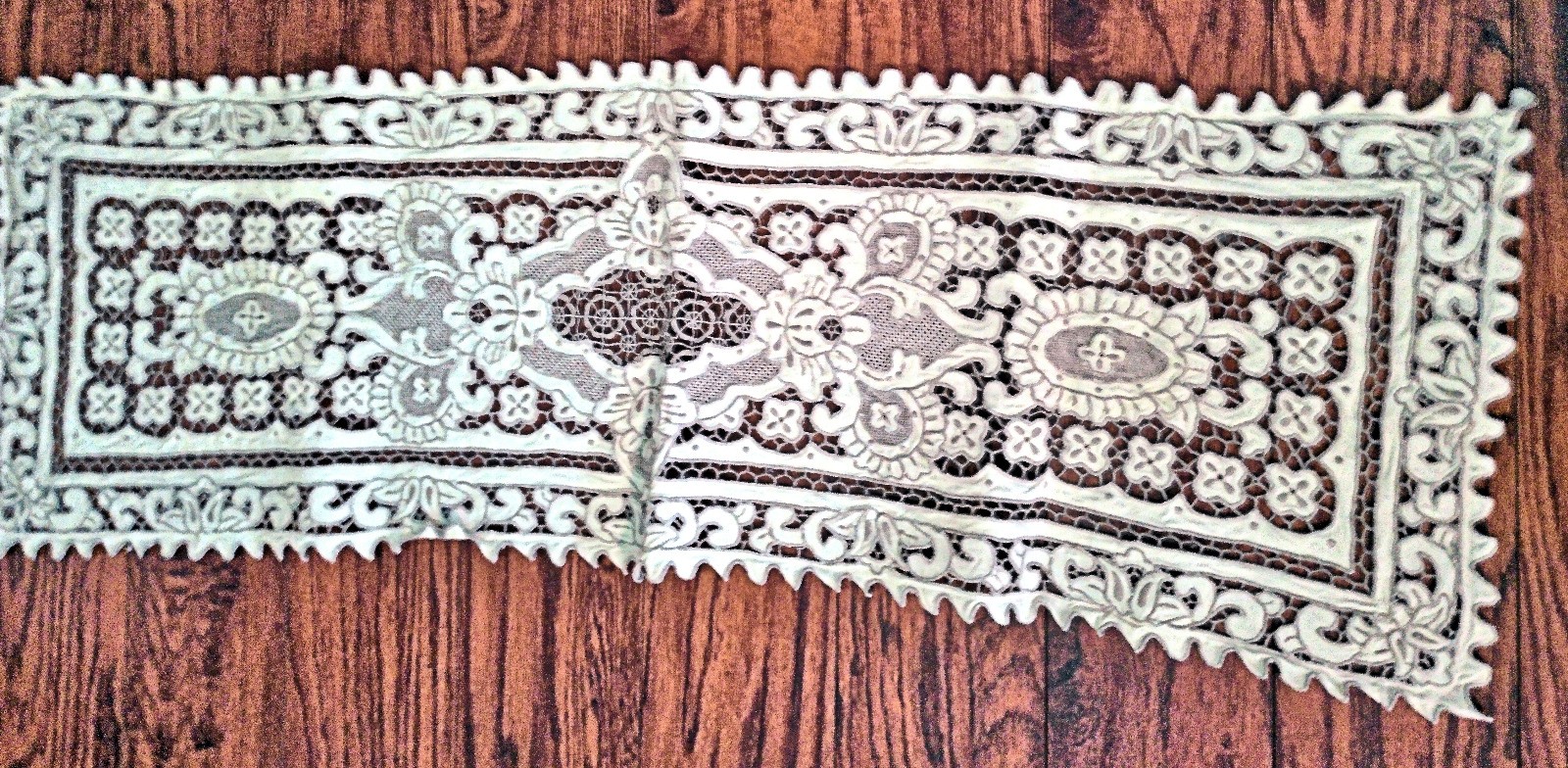 Vtg Table Runner 38" Cream Linen All-Over Handmade Lace gallery