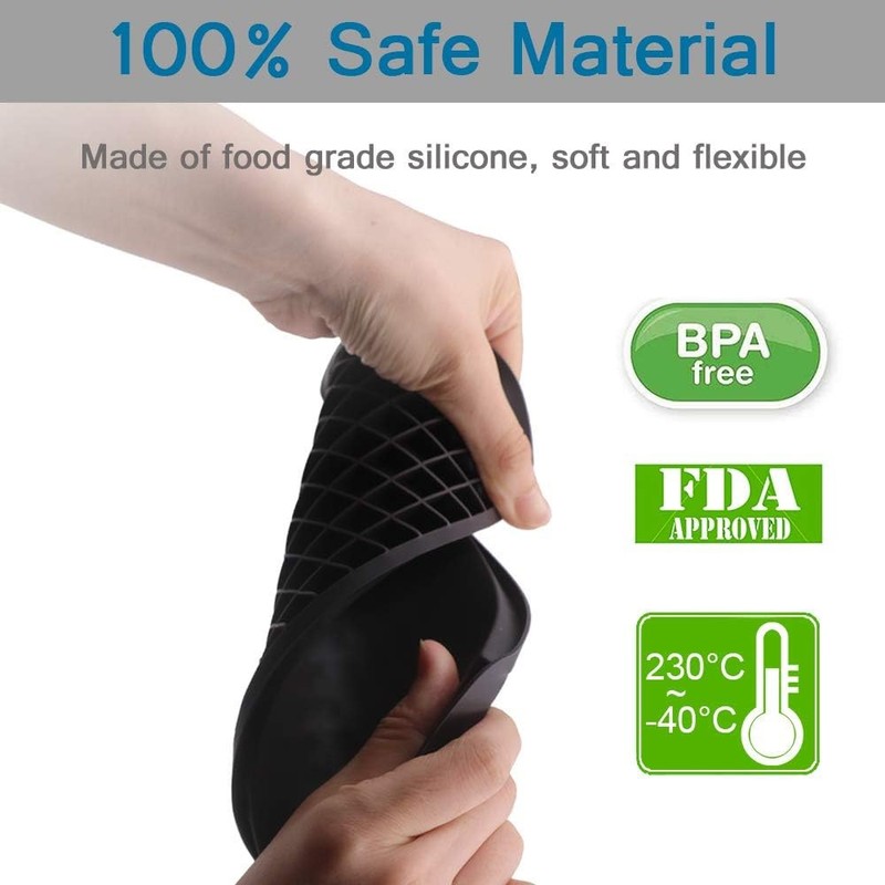 This small silicone ice cube tray set (3-piece pack) makes 160 ice cubes. gallery