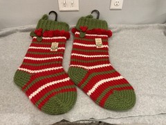 NWT Cracker Barrel Knitted Mistletoe Pom Pom Stockings Christmas Stocking Set 2