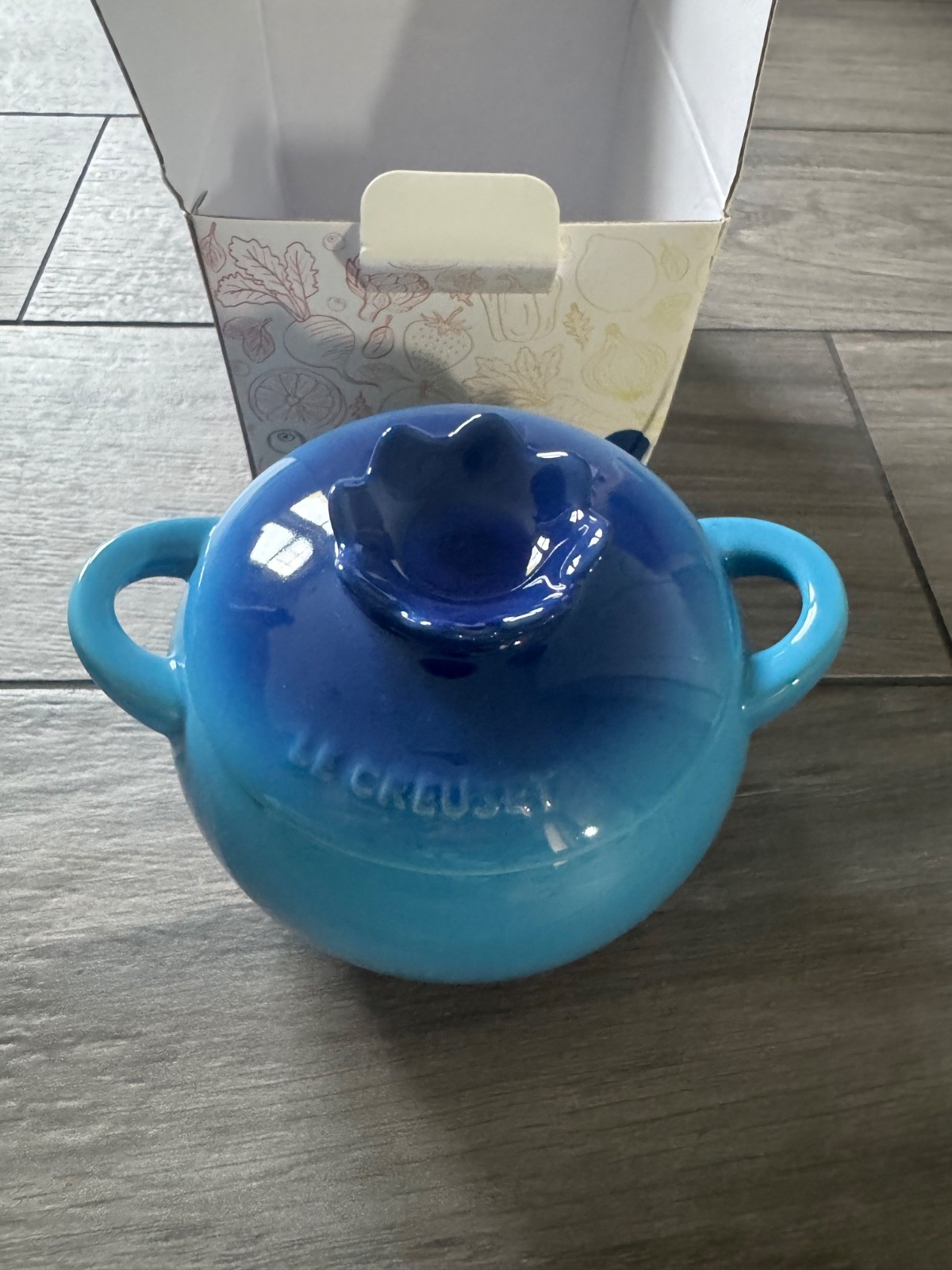 LE CREUSET BLUEBERRY MINI COCOTTE WITH LID, AZURE BLUE, NIB, 480 ML/16 OZ gallery