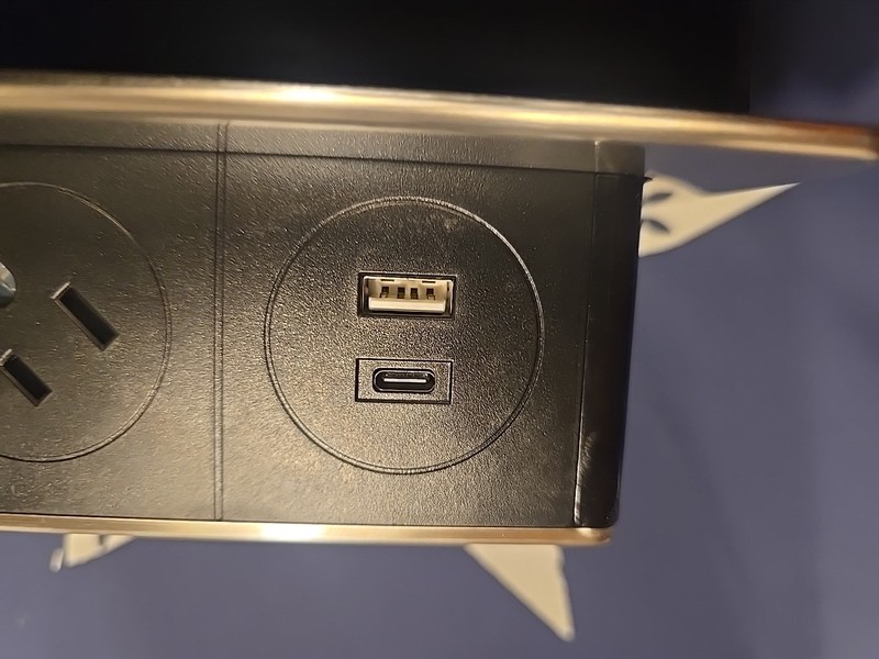 Link2Home Horizontal Pop-Up Socket 3 Grounded Outlets 2 USB 6ft Awg gallery