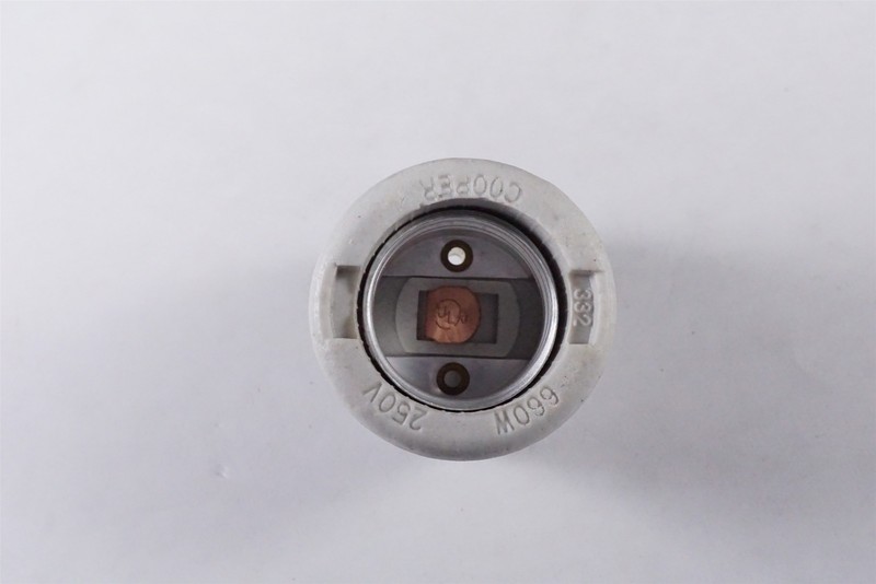 322 Cooper Mogul to Medium Base Adapter Reducer 250V 660W E39 to E26 322-BOX NOS gallery