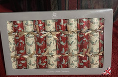 Christmas Crackers British Cracker Company 10 Crackers Hollyberry Design
