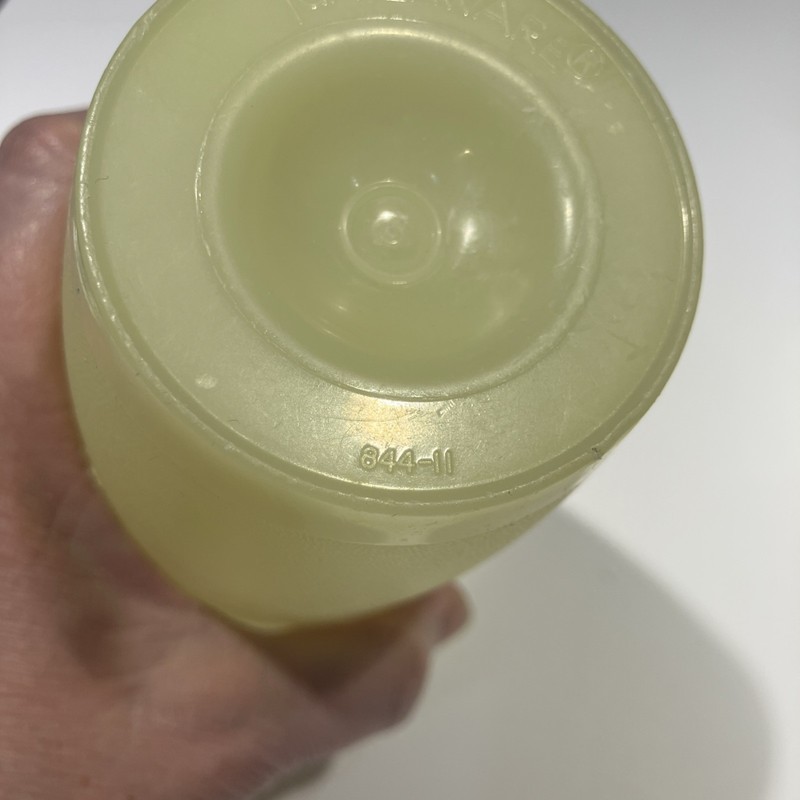 Tupperware 844-11 Quick Shake Gravy Drink Mixer Shaker Yellow Peach Lid Vtg gallery