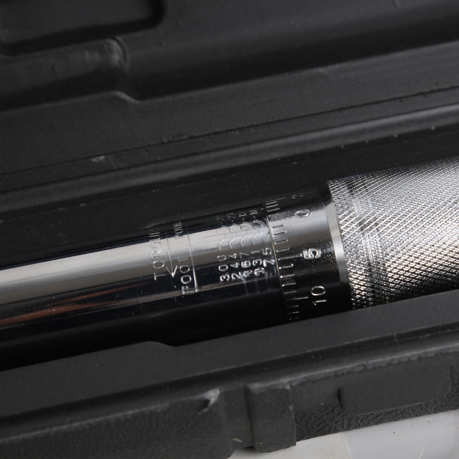 26”L 3/4" Dr Adjustable Reversible Lockable Click Torque Wrench | 50-300 FT/LB gallery