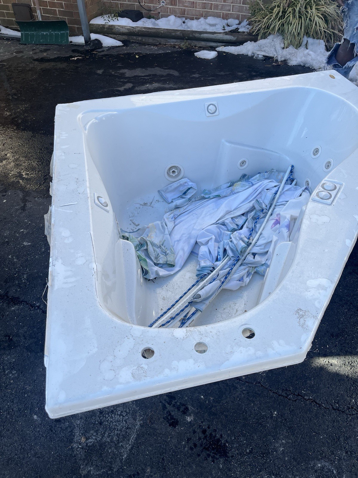 Corner Triangular White Plastic Spa Hot Tub with Jets and Plumbing gallery