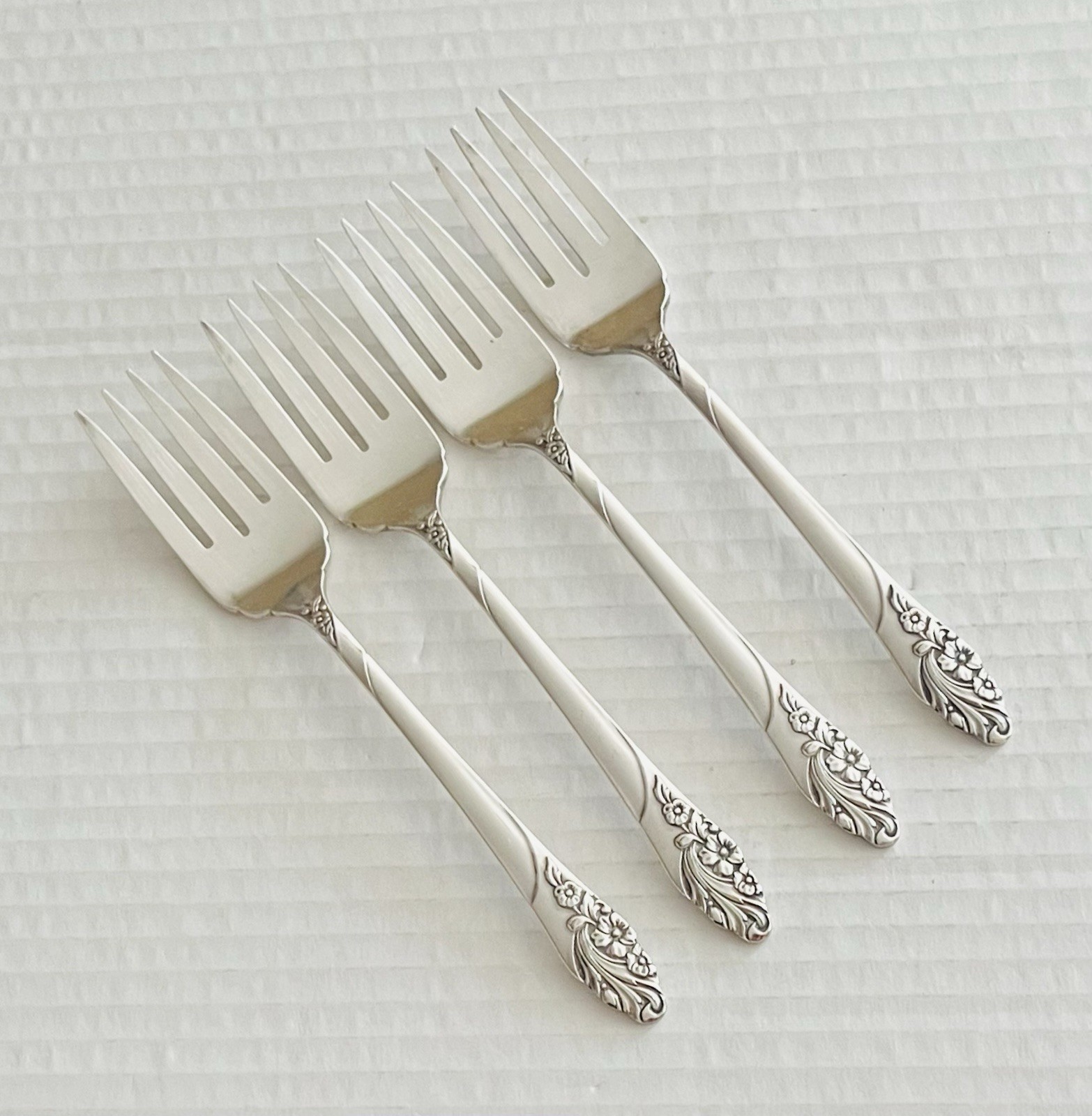 Oneida Community Silverplate Evening Star 4 Salad Forks Floral gallery