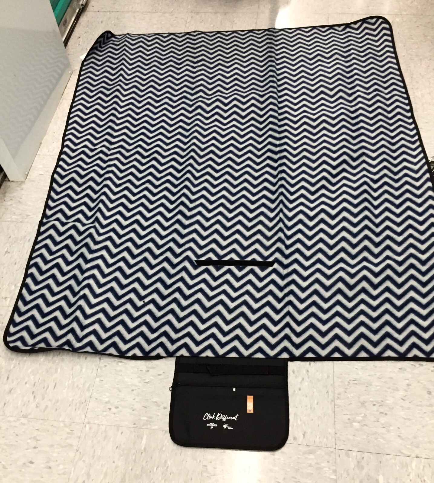 waterproof outdoor pocketed blanket: picnic - concert - beach or snow! gallery