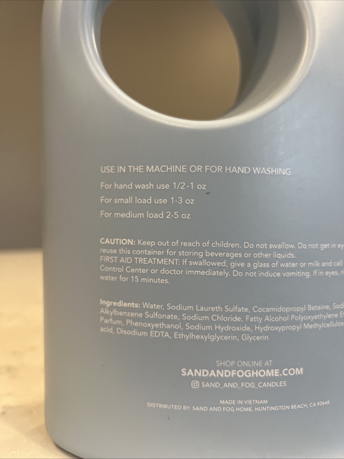 Sand + Fog Washed Linen Fine Laundry Detergent 2.1 Liter Cedarwood Vanilla Laven gallery