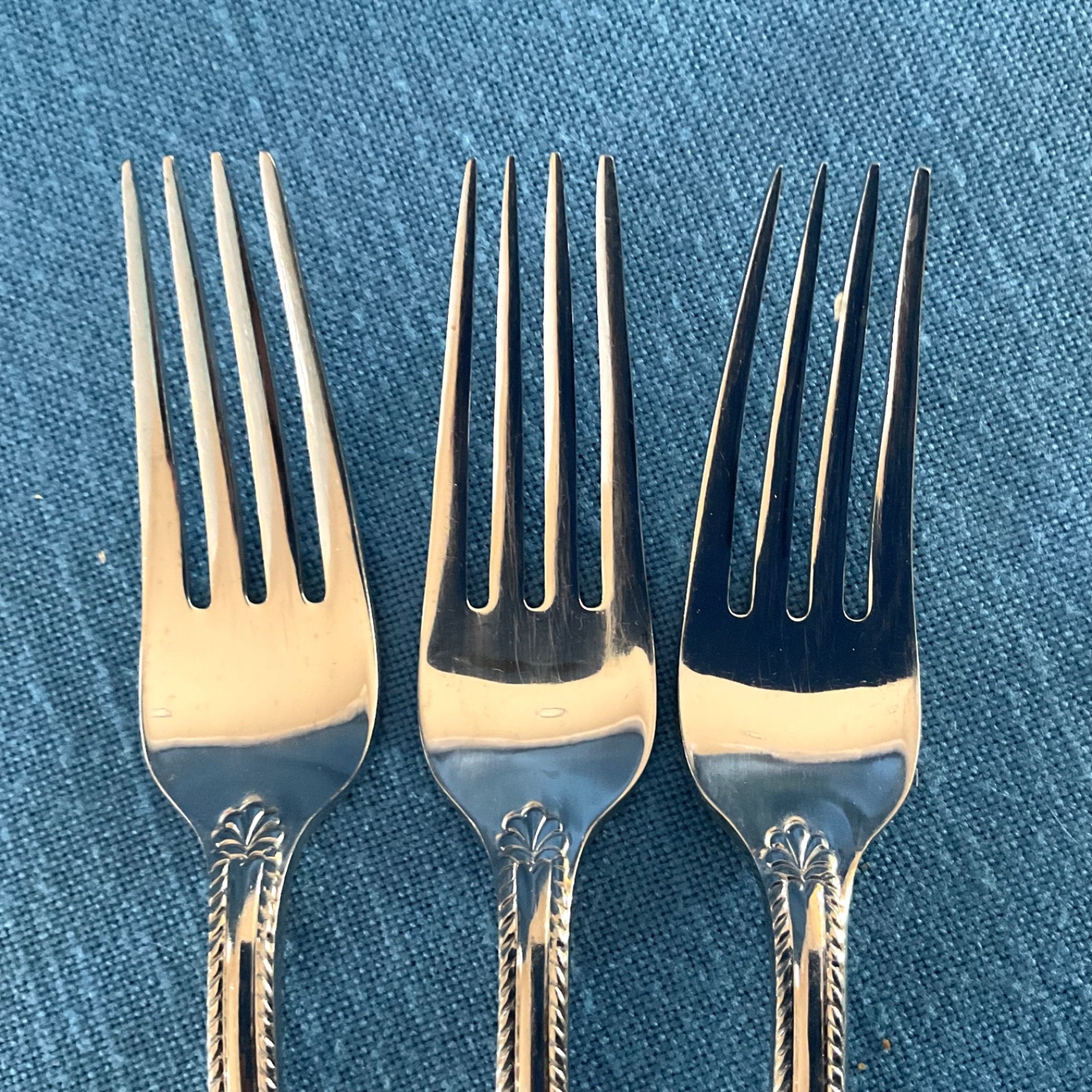 Hampton Silversmiths RENEE 3 Dinner Forks 8” Glossy Rope Edge Great Condition gallery