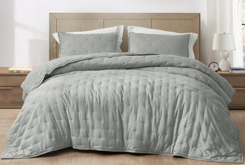 3-Piece Rayon Derived from Bamboo/Polyester Blended Crescent Stitched Quilt Set gallery