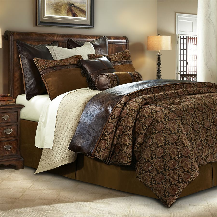 5 PIECE COMFORTER SET- SUPER QUEEN AND ACCESSORIES TOO! gallery